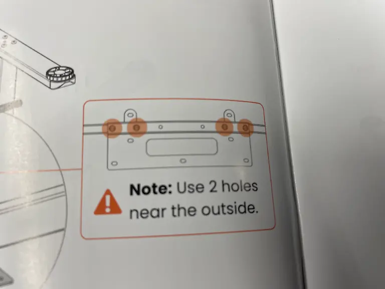 Höhenverstellbarer Schreibtisch ErGear mit Achtung-Hinweis in Anleitung.jpg